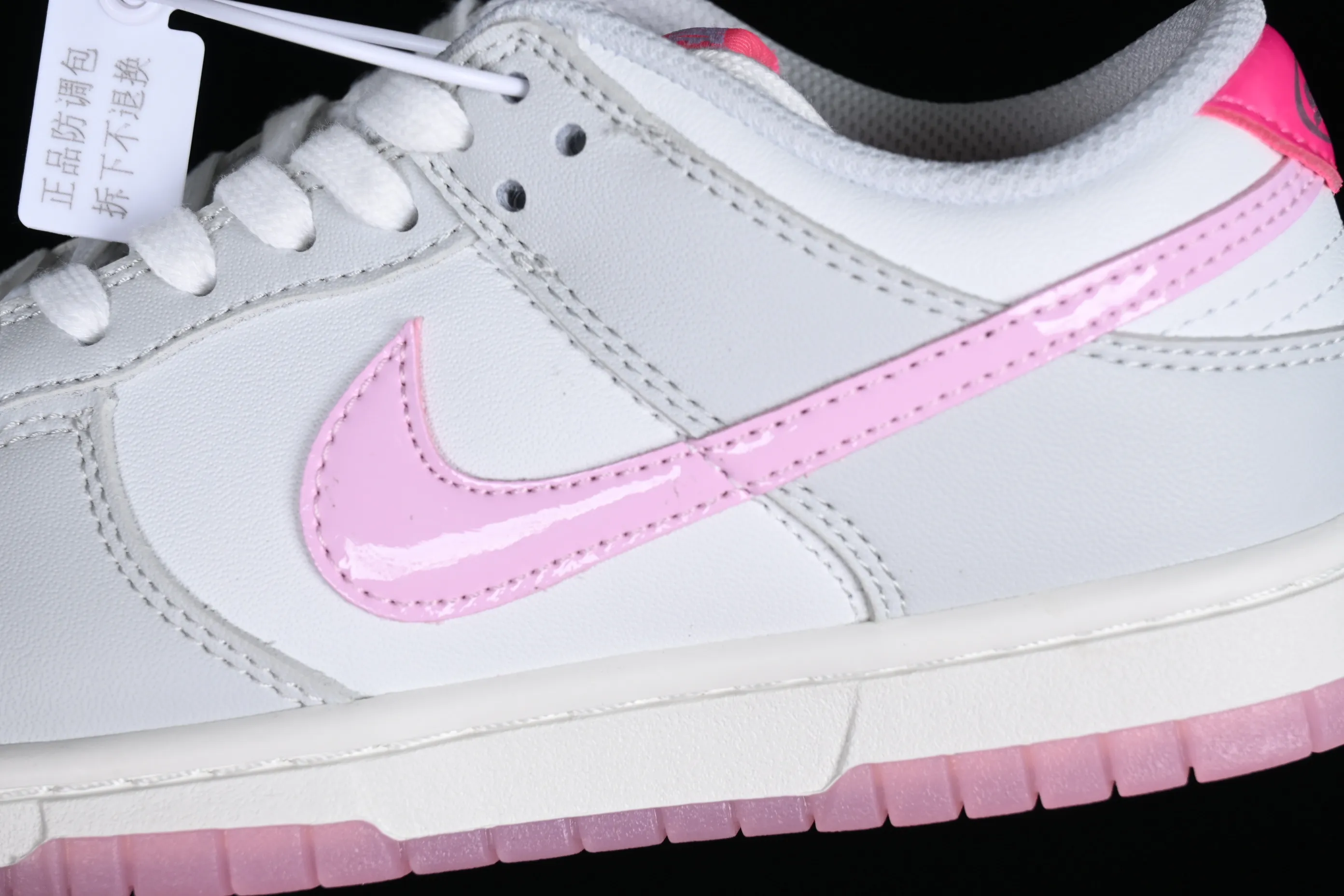 All Categories Nk SB Dunk Series Nk SB Dunk Low Low-top sneakers Cost-effective version Nk SB Dunk Low "520" Valentine's Day limited SB low-top sports and leisure sneakers FN3451-161